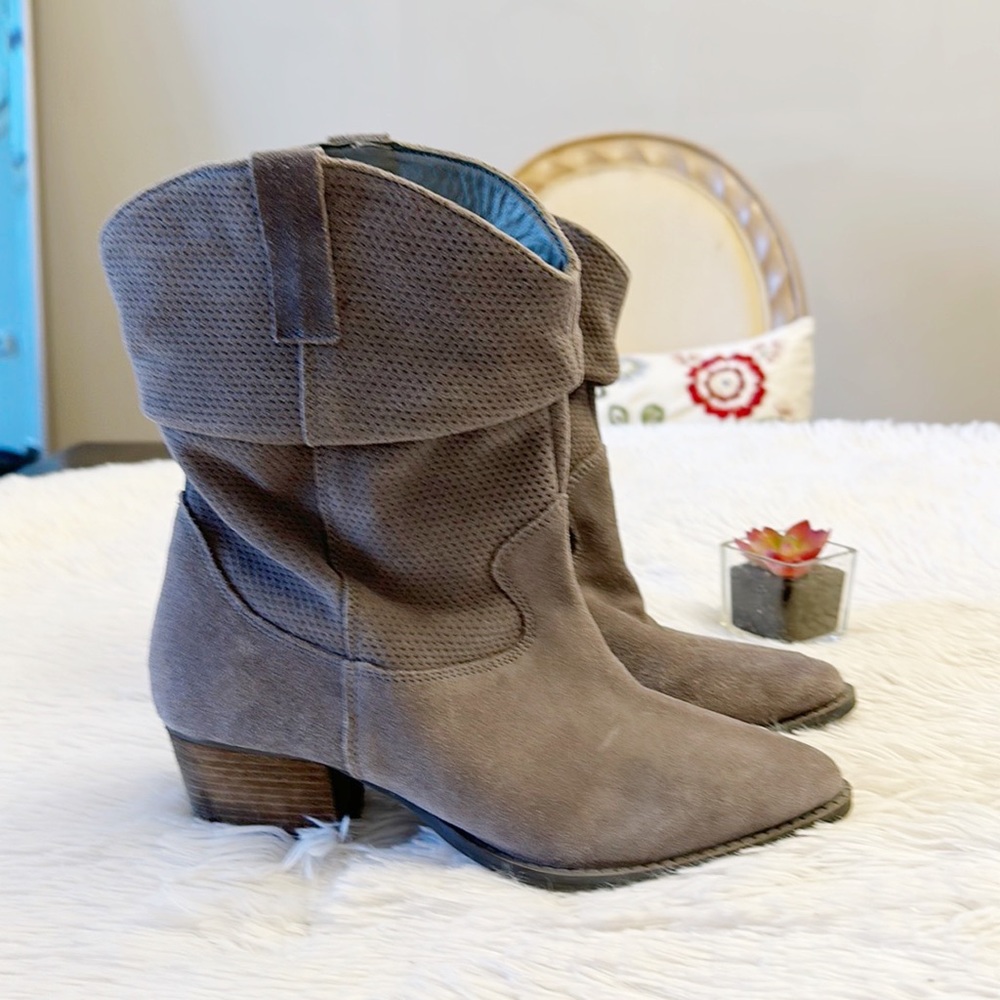 Charles David Zulu Grey Suede Slouchy Heel Mid Calf Boot women size 7.5